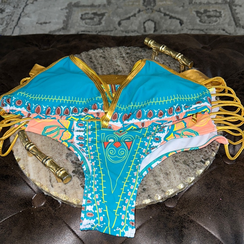 Very Cure yet Sexy Swimsuit. Size 2xl.